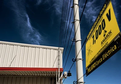 Pali in fibra di vetro per recinzione elettrica di sicurezza- La soluzione definitiva per una protezione perimetrale affidabile